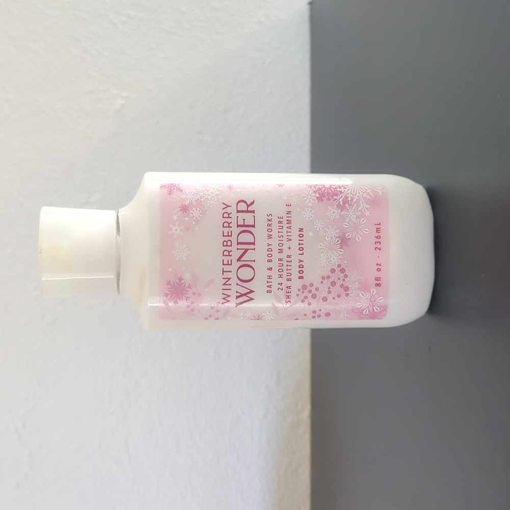 B&BW Winterberry Wonder 24-Hour Body Lotion